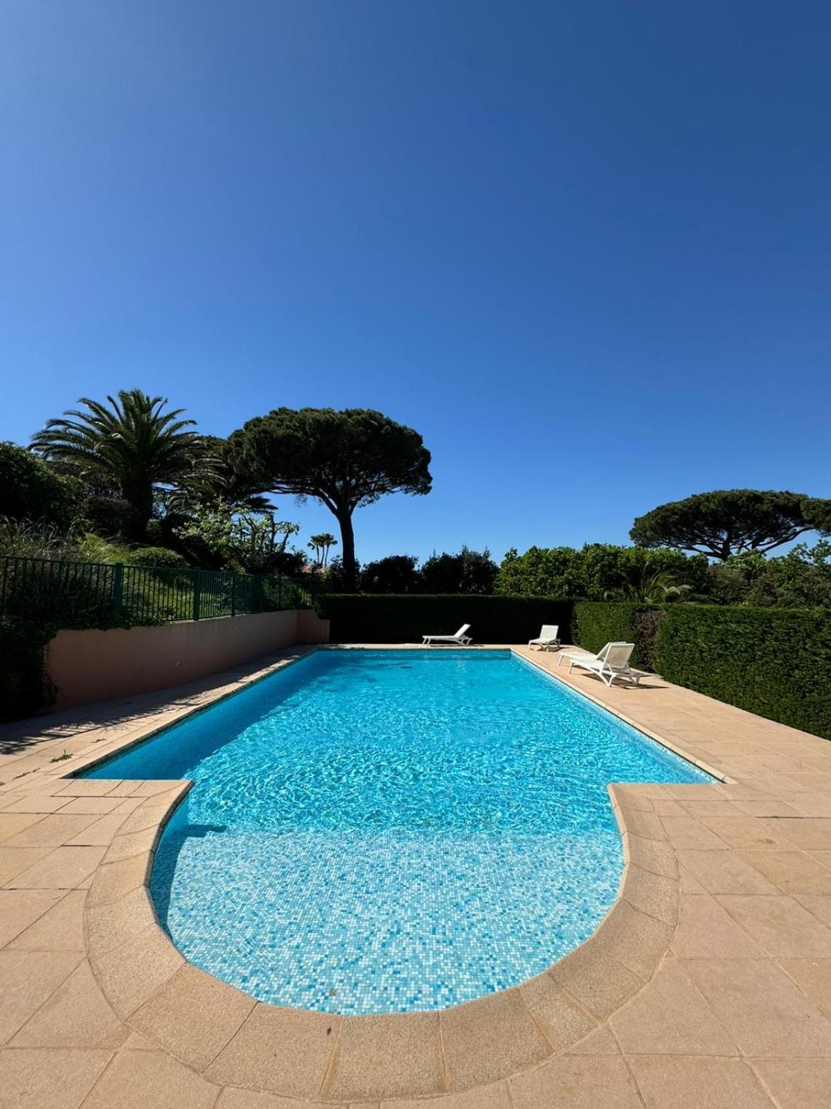 Villa Vue Mer Donnant Sur Le Golfe De St Tropez, 2 Chambres, 6 Pers, Piscine Commune Saint-Tropez Exterior photo